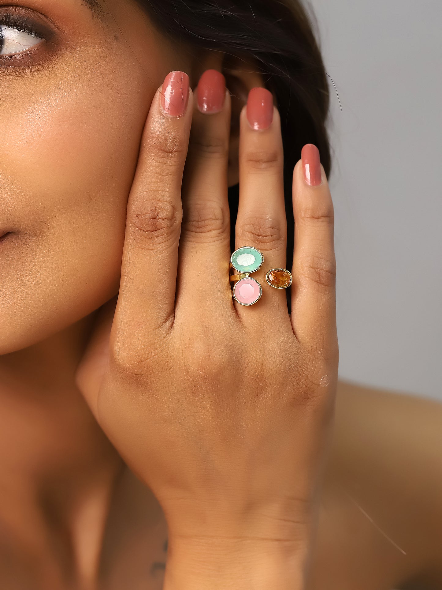 Anillo ajustable calcedonia y cuarzo rosa