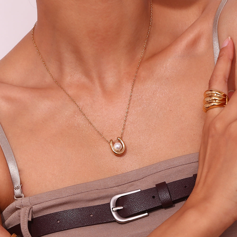Collar perla U