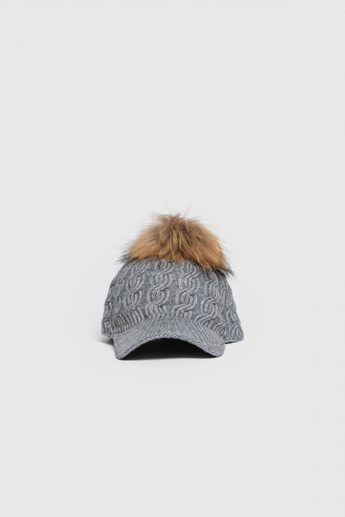 Gorra trenzada Ochos pompon gris