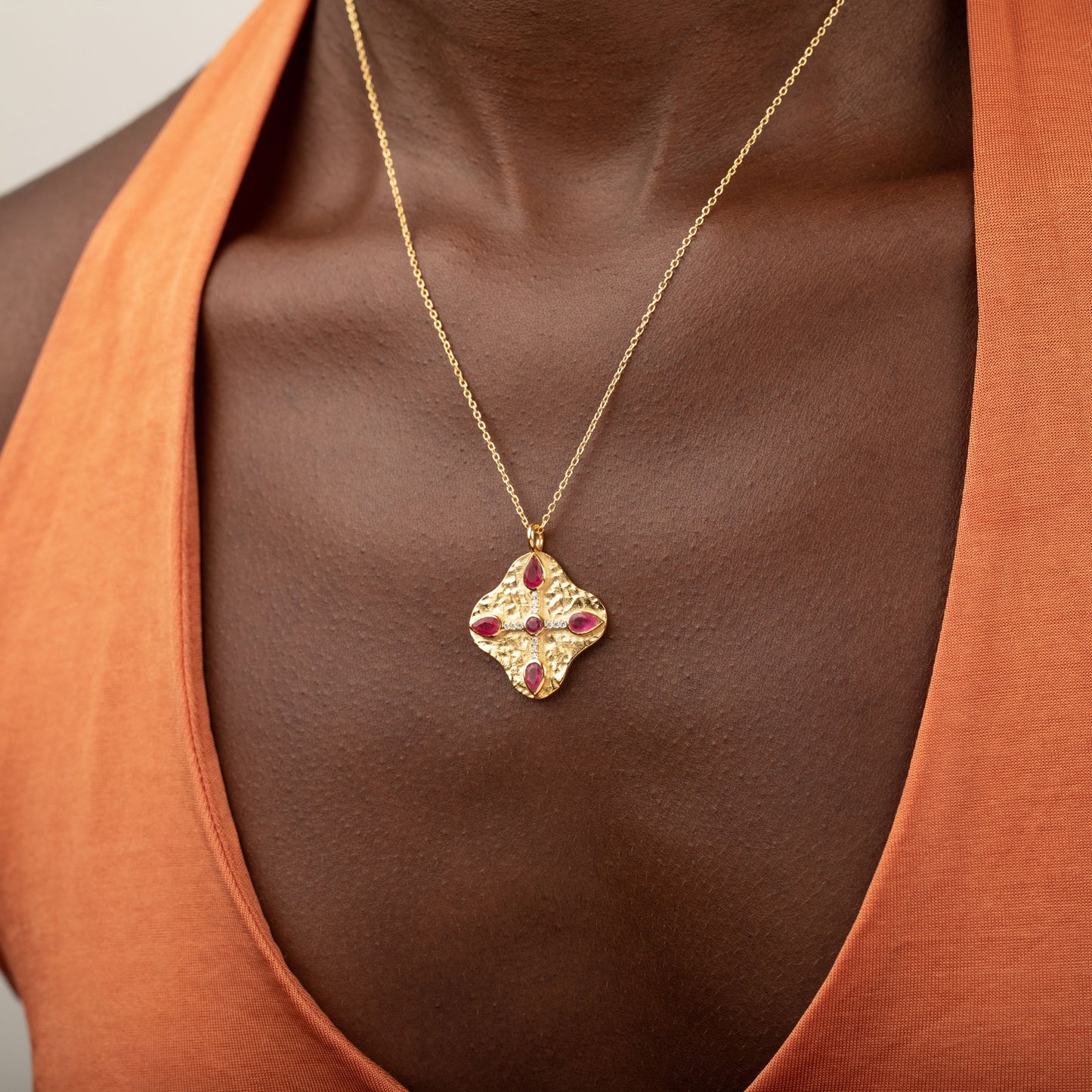 Collar bronce cruz chapa mineral