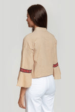 Cargar imagen en el visor de la galería, Blusa acampanada beige
